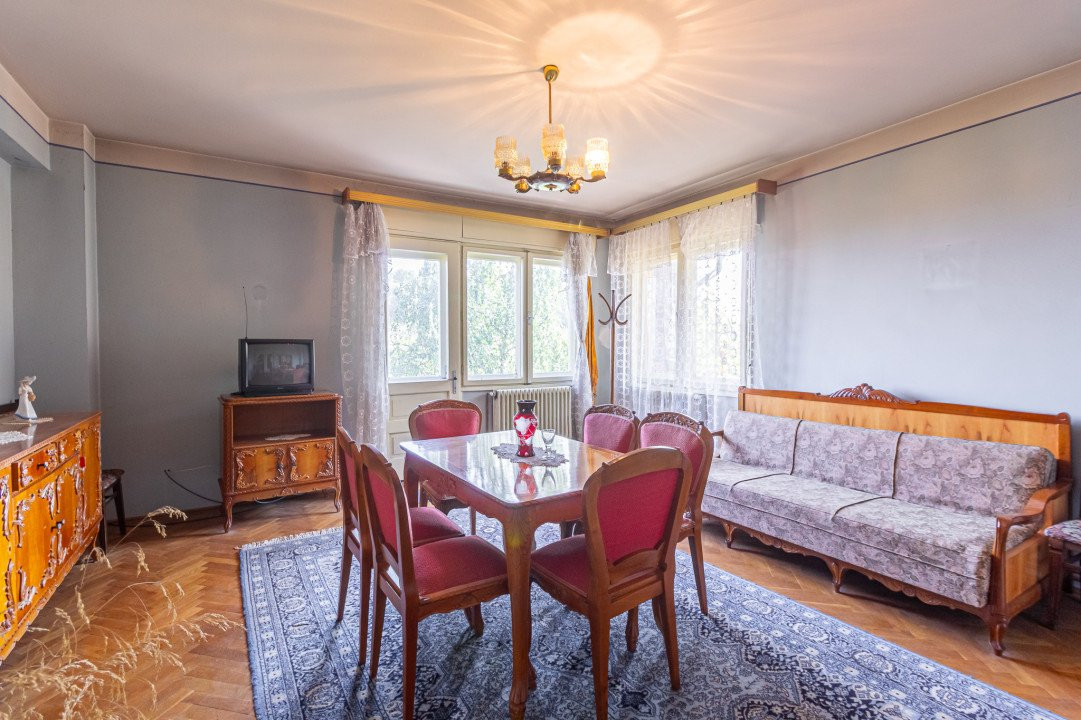 Apartament in casă, garaj, curte și priveliște spectaculoasă