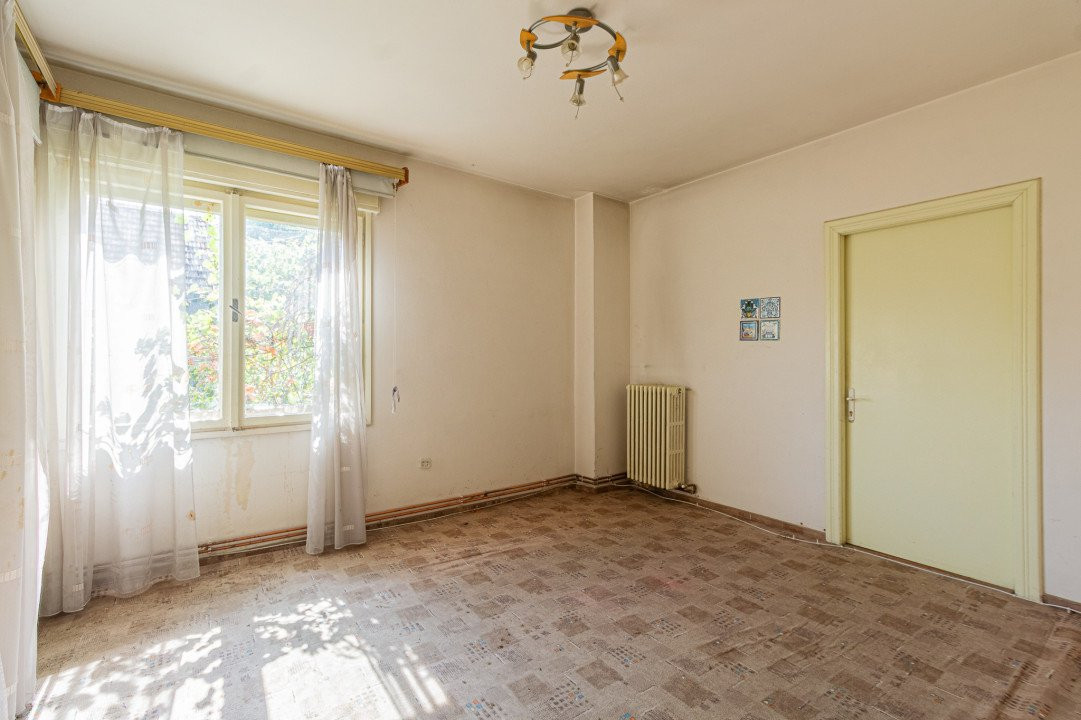 Apartament in casă, garaj, curte și priveliște spectaculoasă