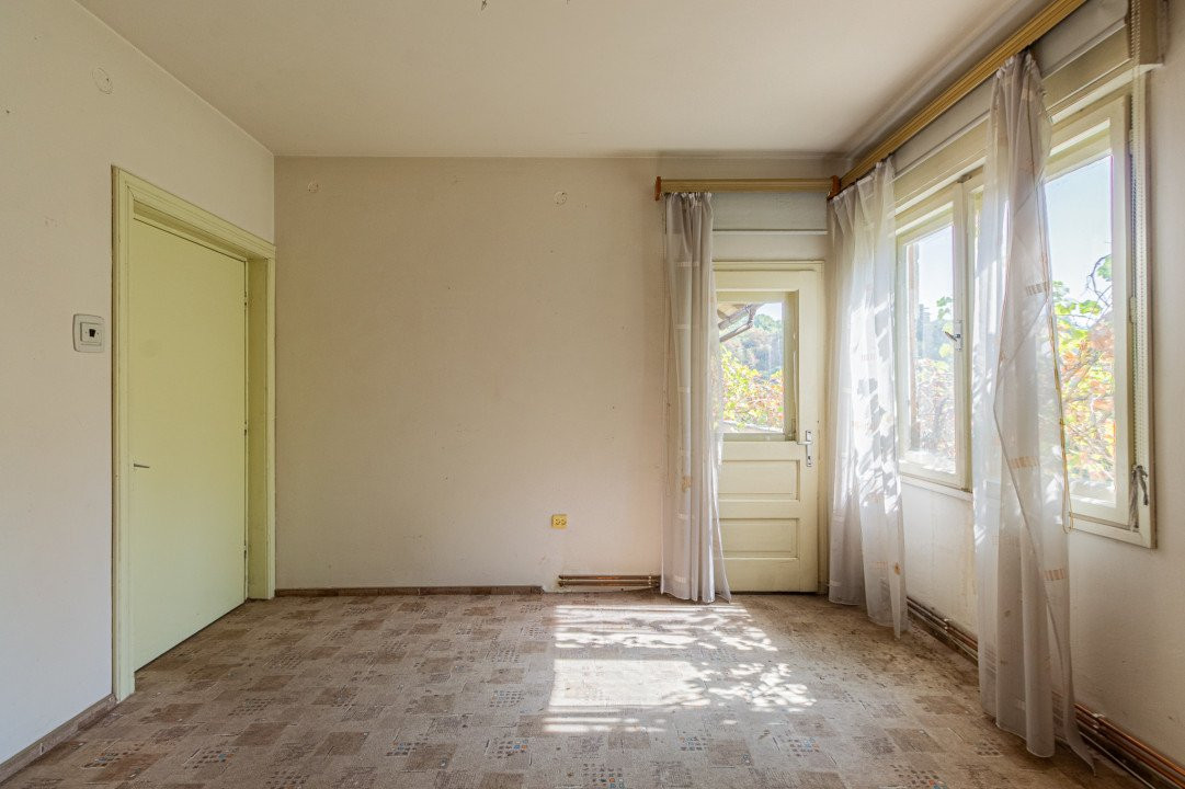 Apartament in casă, garaj, curte și priveliște spectaculoasă