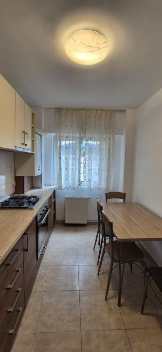 Apartament 2 camere recent renovat(bucataria mobilata), zona Zizinului-Judetean