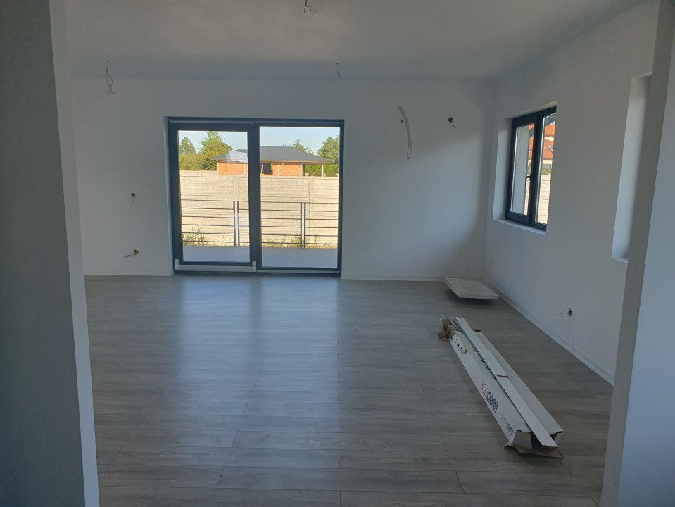 Vila individuala de vanzare 4 camere Crevedia - Samurcasi