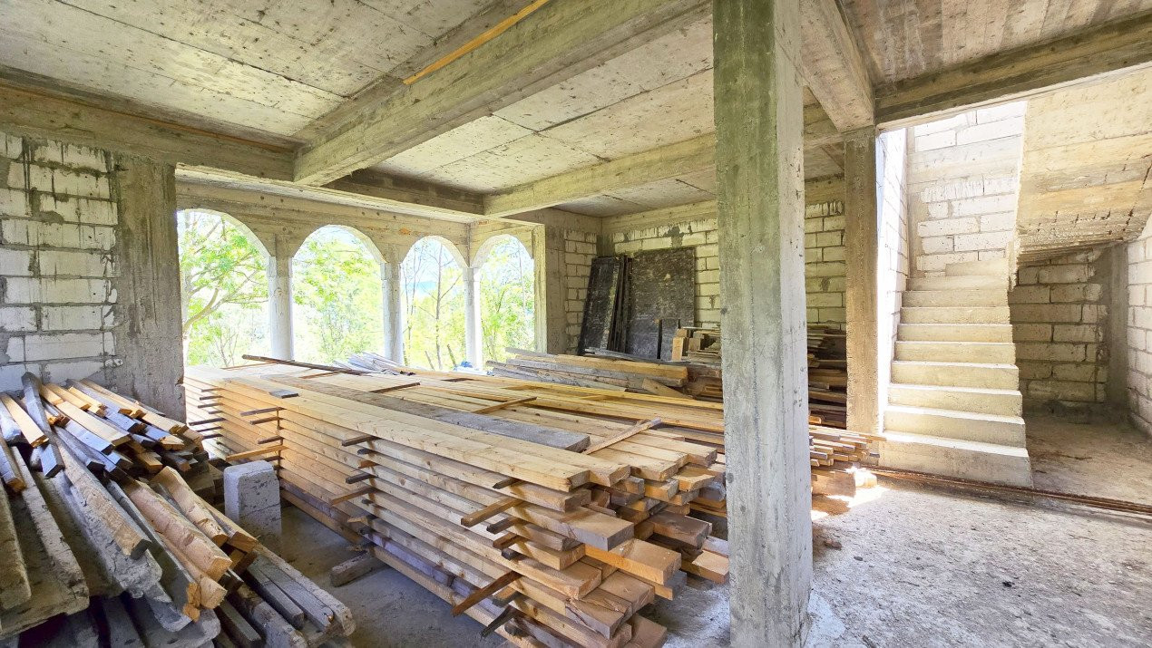 Valea Doftanei. Vila si teren intr-un areal de vis, intre padure si rau 