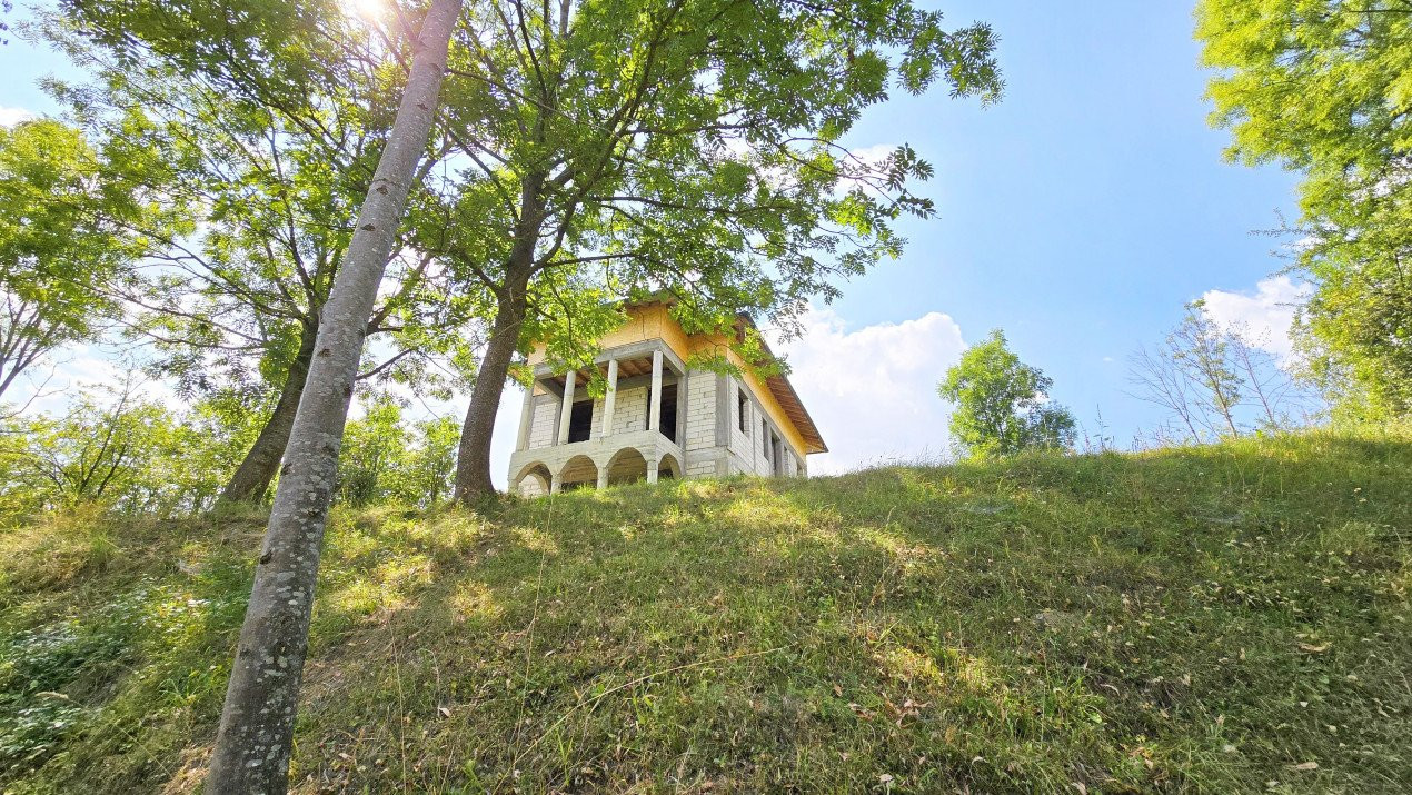 Valea Doftanei. Vila si teren intr-un areal de vis, intre padure si rau 