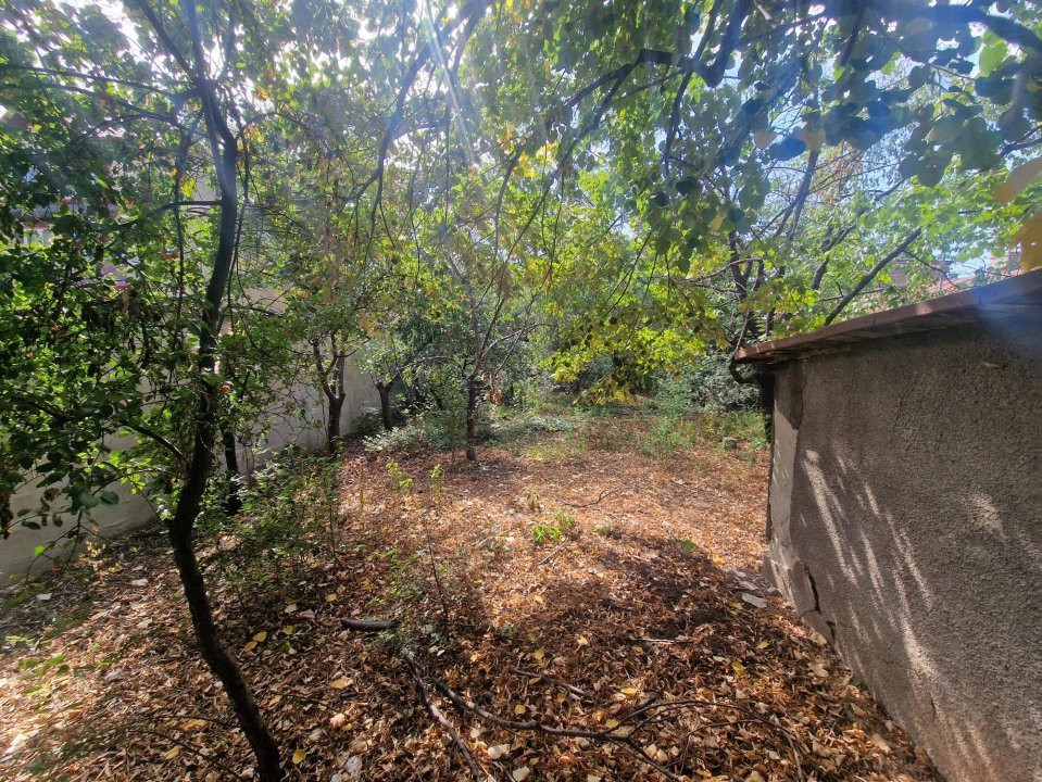 tere cu casa demolabila de vanzare - Voluntari - Metro- strada Bucegi