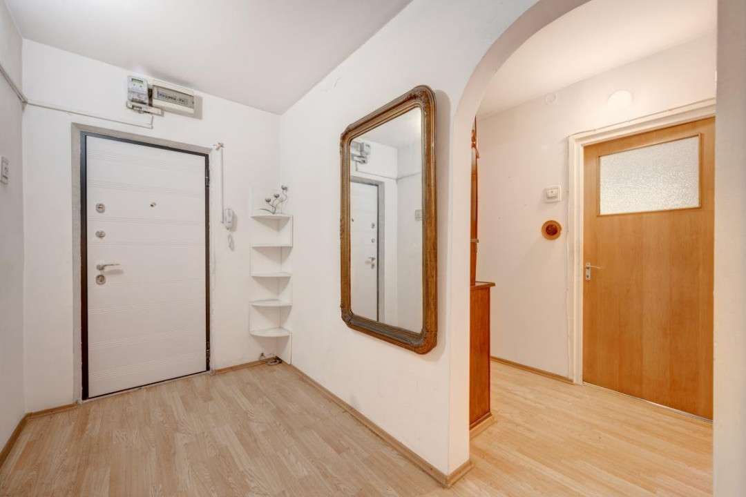 Vanzare apartament 4 cam etaj 3/4 strada Brasov 