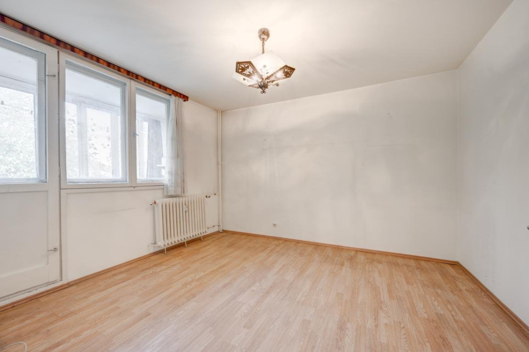 Vanzare apartament 4 cam etaj 3/4 strada Brasov 