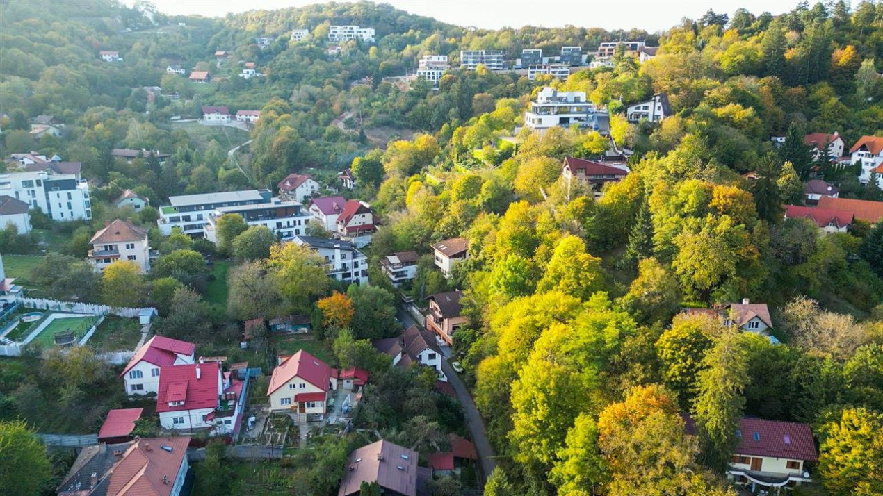 Resedinta notabila, in pretiosul areal:Drumul Poienii,Centru Istoric Medieval Brasov