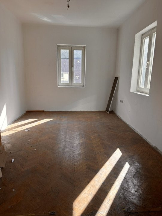 Vanzare apartament cu 3 camere