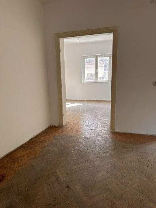 Vanzare apartament cu 3 camere