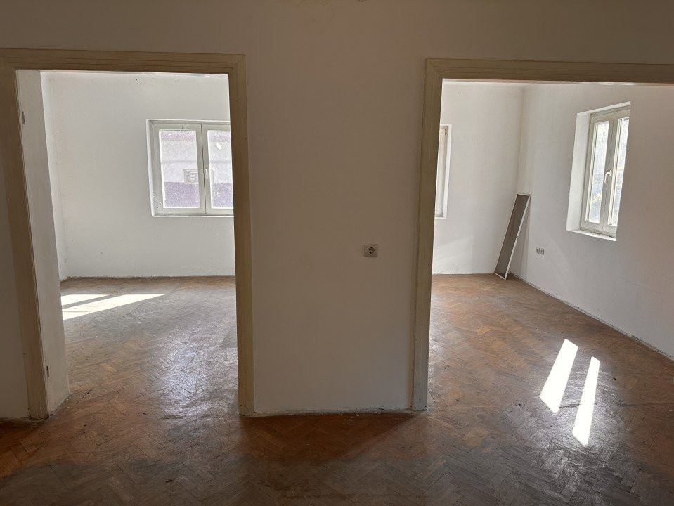 Vanzare apartament cu 3 camere