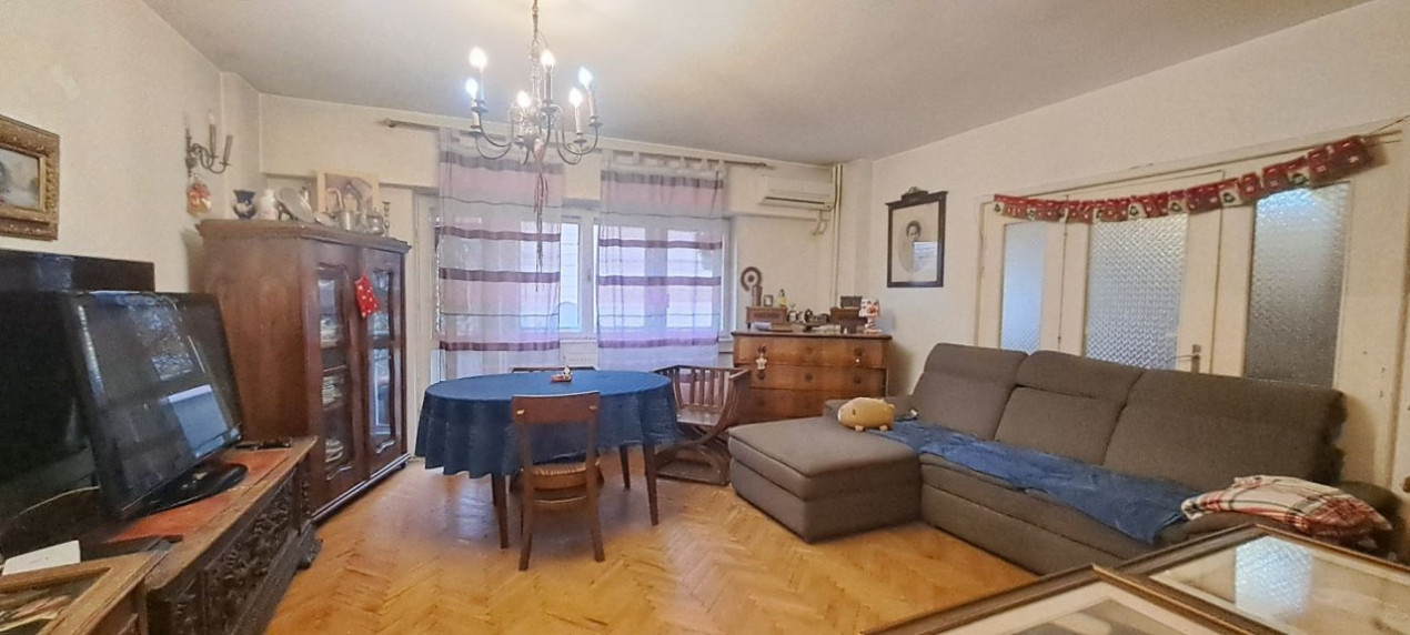 4 camere | 137 mp | Matei Voievod