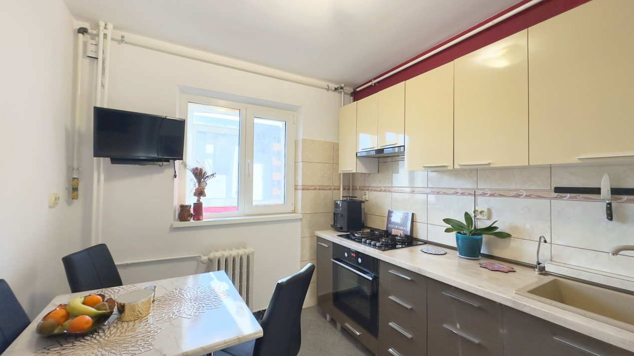 Apartament cu 3 camere, str. Bârcă, gata de mutat!