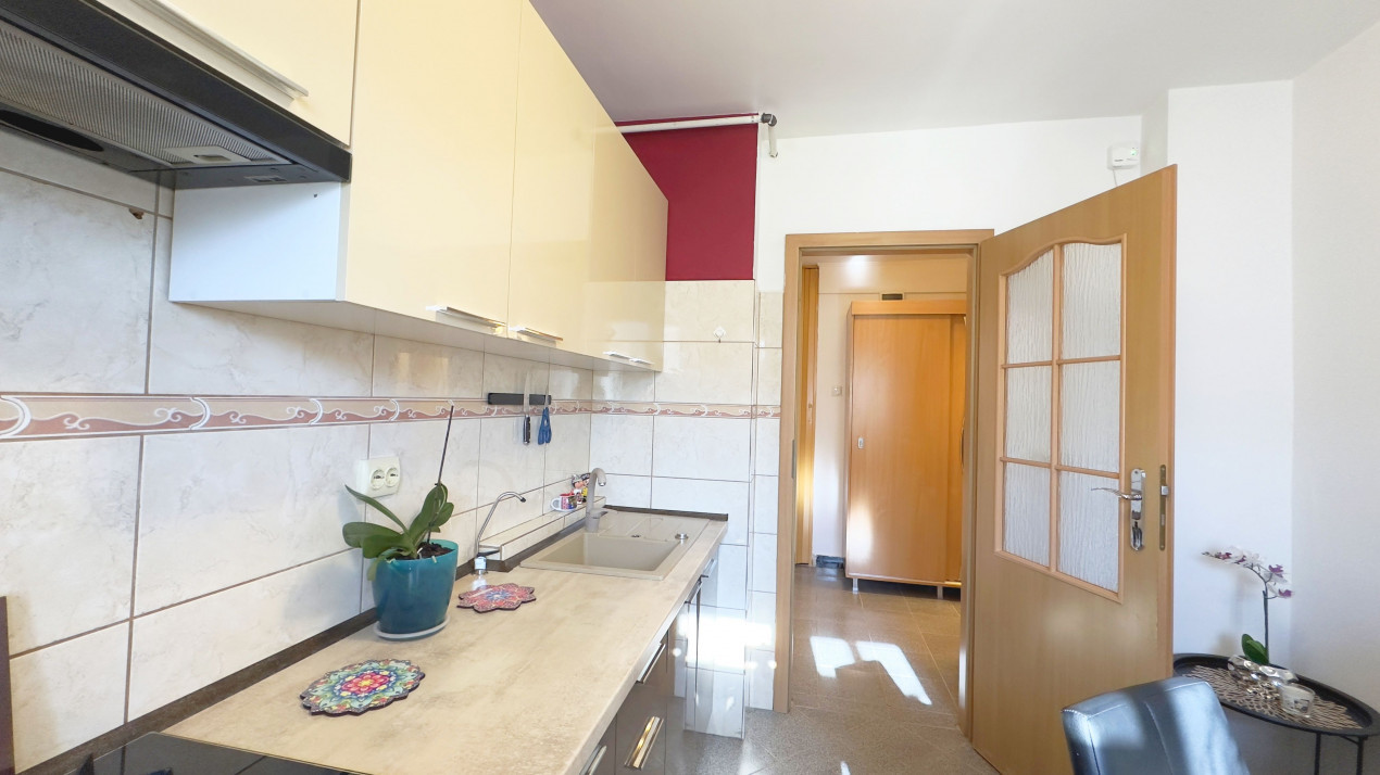 Apartament cu 3 camere, str. Bârcă, gata de mutat!