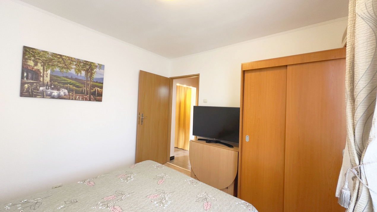 Apartament cu 3 camere, str. Bârcă, gata de mutat!