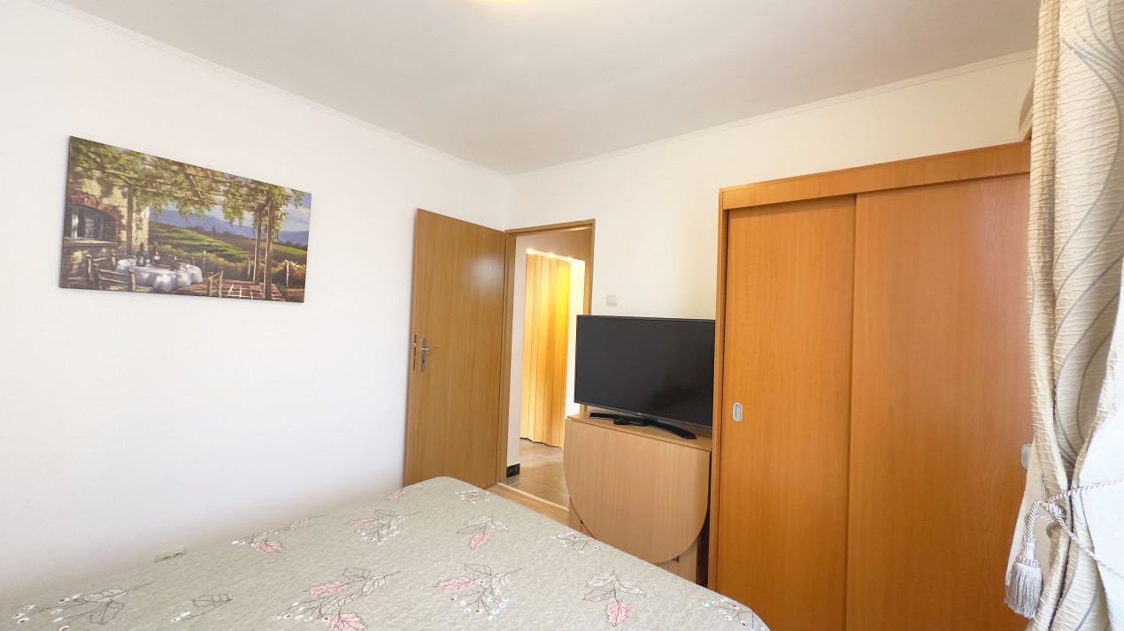 Apartament cu 3 camere, str. Bârcă, gata de mutat!