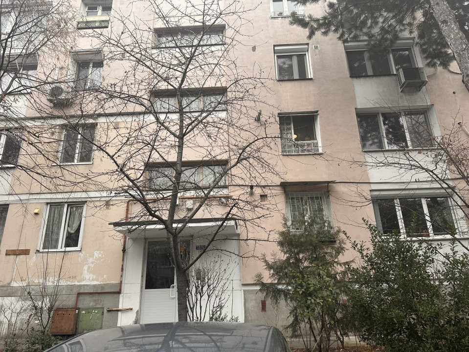 Vanzare apartament cu 3 camere ,Drumul Taberei