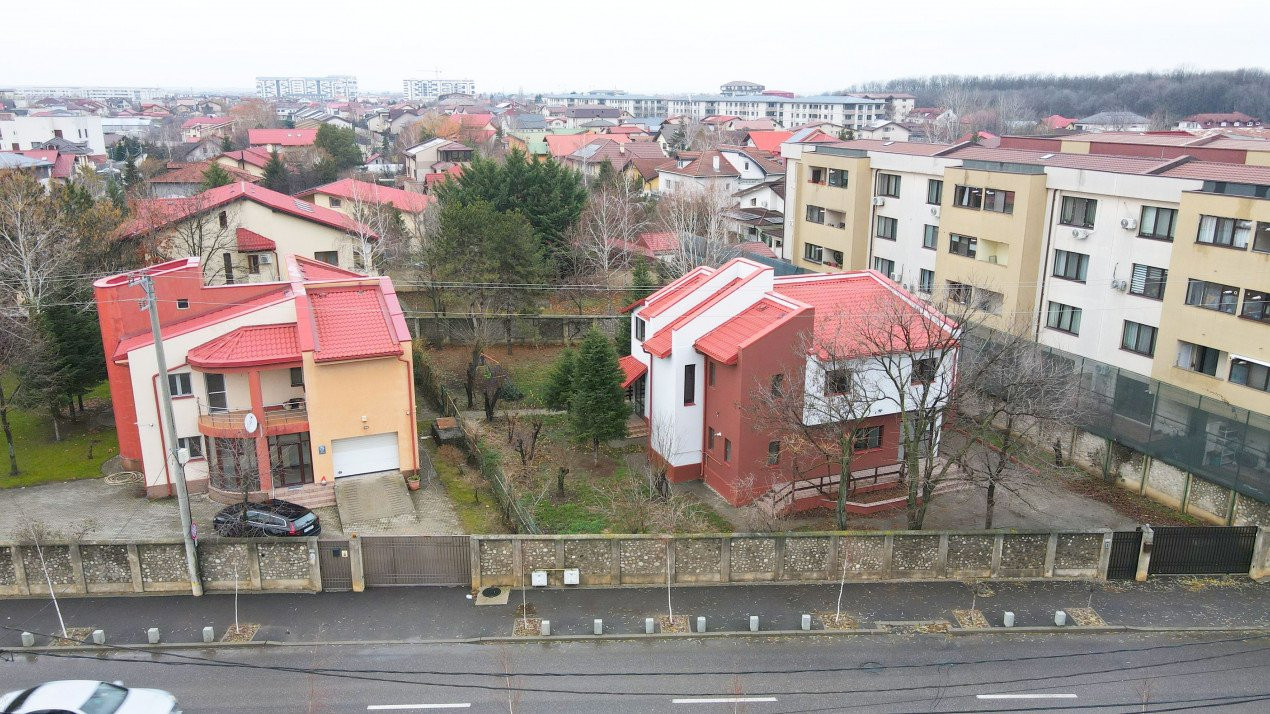 Vila cu arhitectura frumoasa si teren generos in Rosu - Chiajna