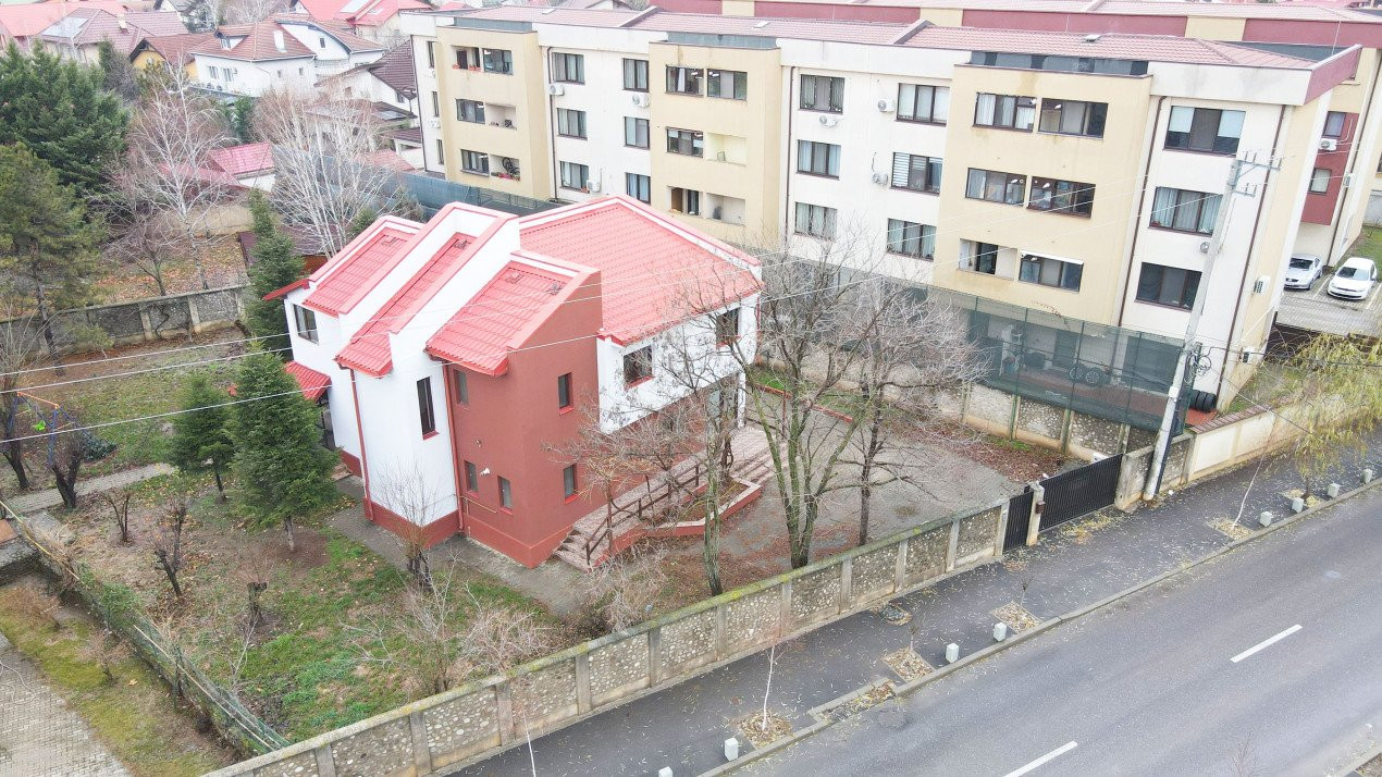 Vila cu arhitectura frumoasa si teren generos in Rosu - Chiajna