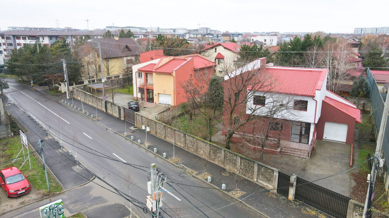 Vila cu arhitectura frumoasa si teren generos in Rosu - Chiajna