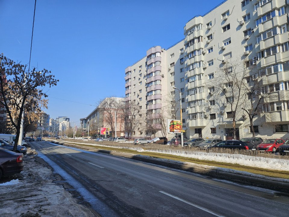 Grasoniera de vanzare langa Mall Vitan, pe Vlaicu Voda