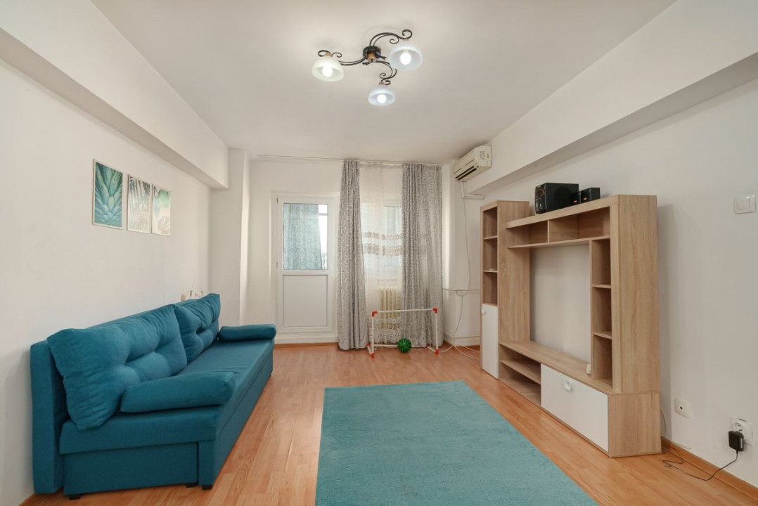 Apartament de vanzare 3 camere - Teiul Doamnei.