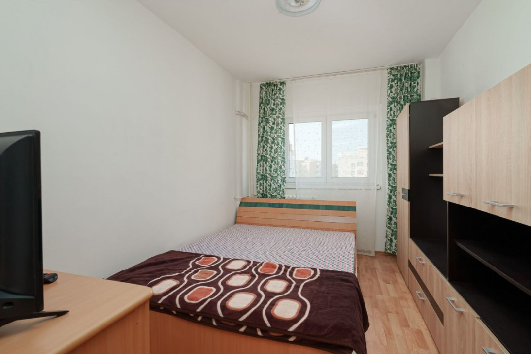 Apartament de vanzare 3 camere - Teiul Doamnei.