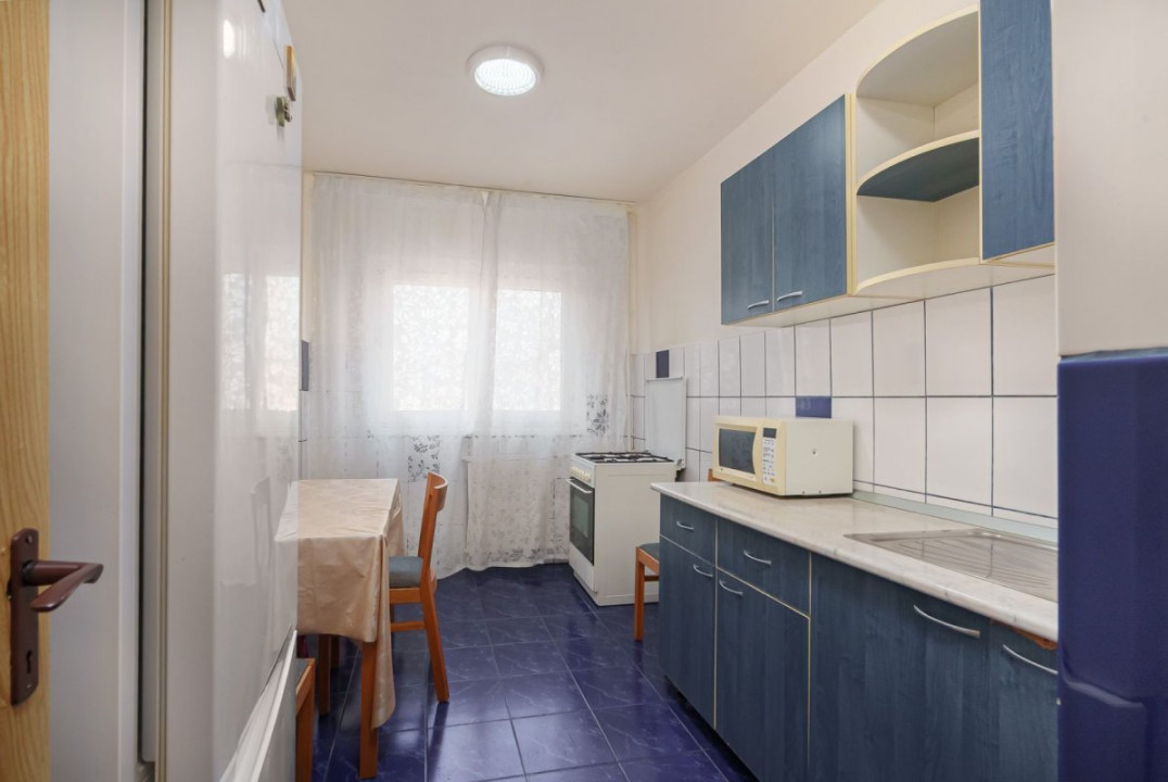 Apartament de vanzare 3 camere - Teiul Doamnei.