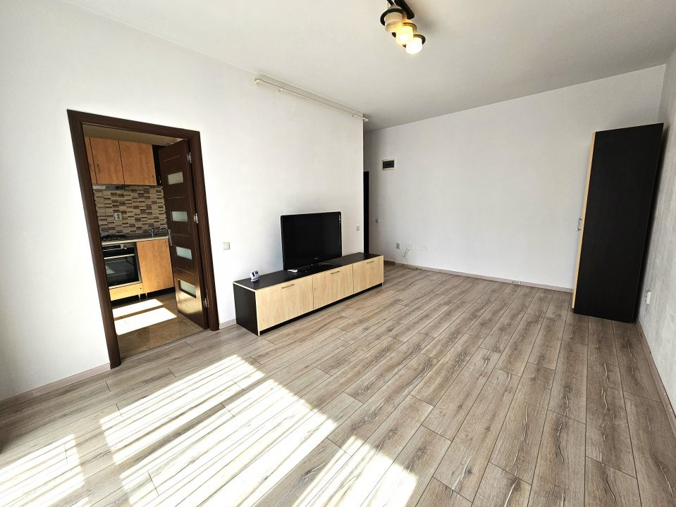 De vanzare garsoniera spatioasa pe CRINULUI langa Mega in ROSU