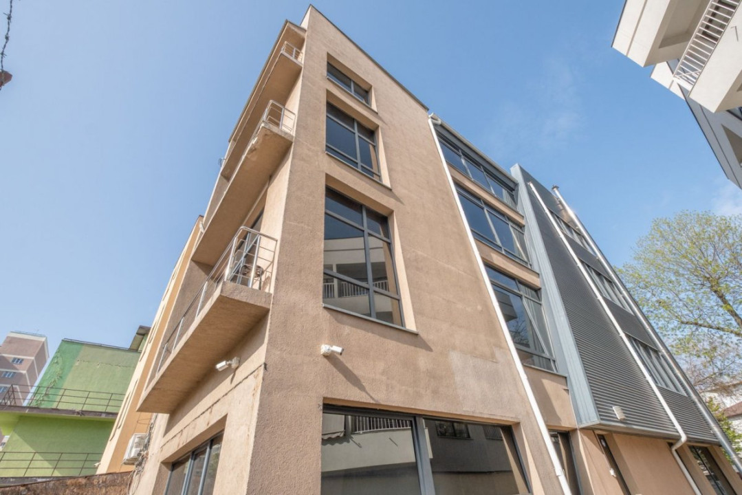 Cladire de birouri de vanzare – investitie solida, pozitionare excelenta