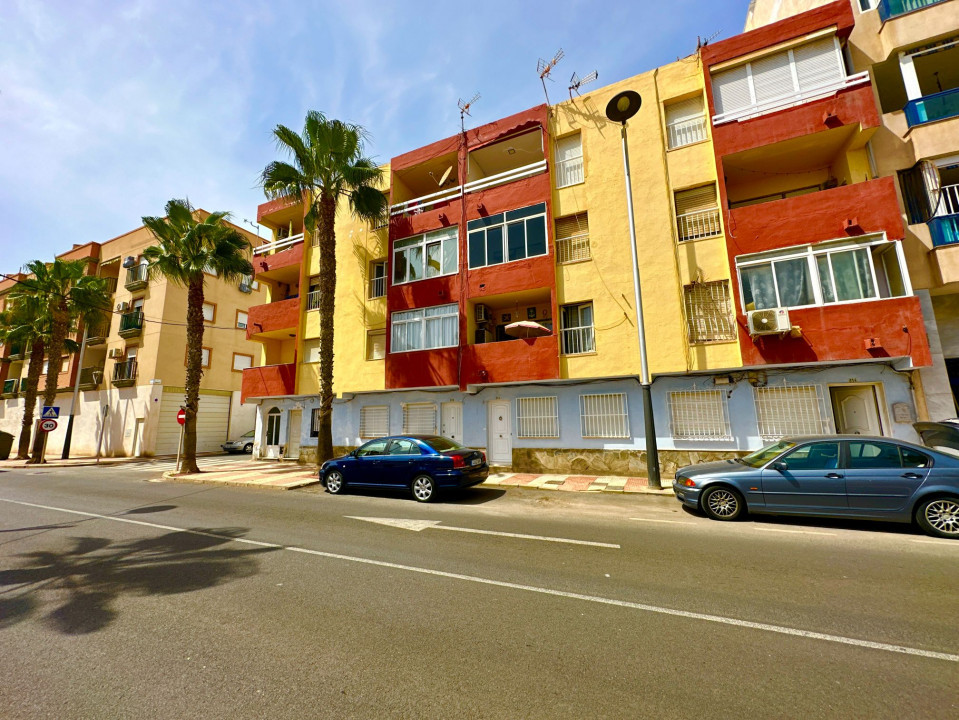 Apartament de renovat pe malul marii