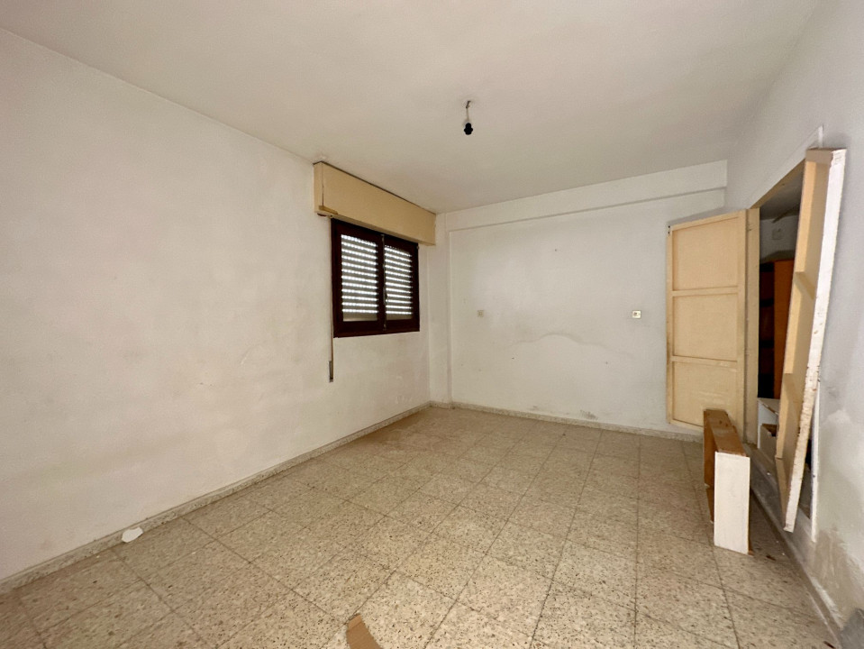 Apartament de renovat pe malul marii