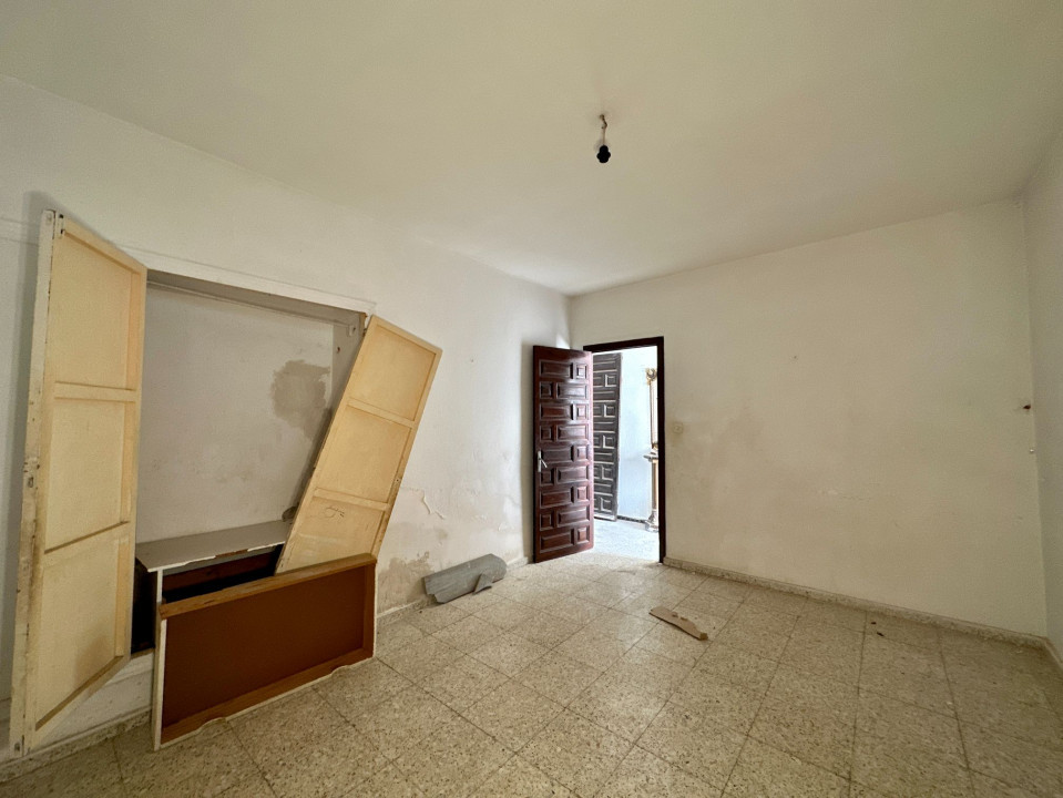 Apartament de renovat pe malul marii