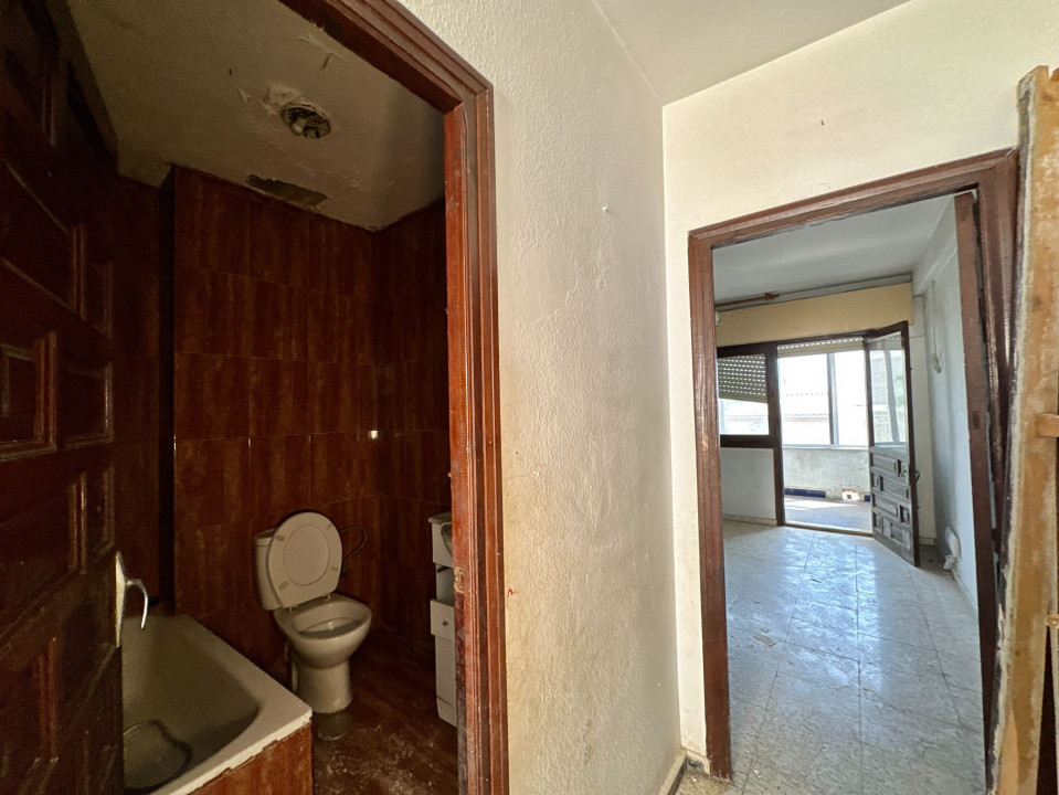 Apartament de renovat pe malul marii