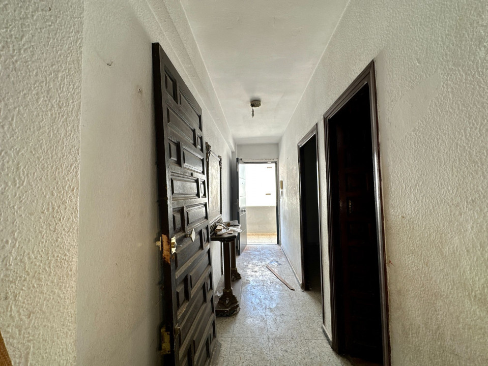 Apartament de renovat pe malul marii