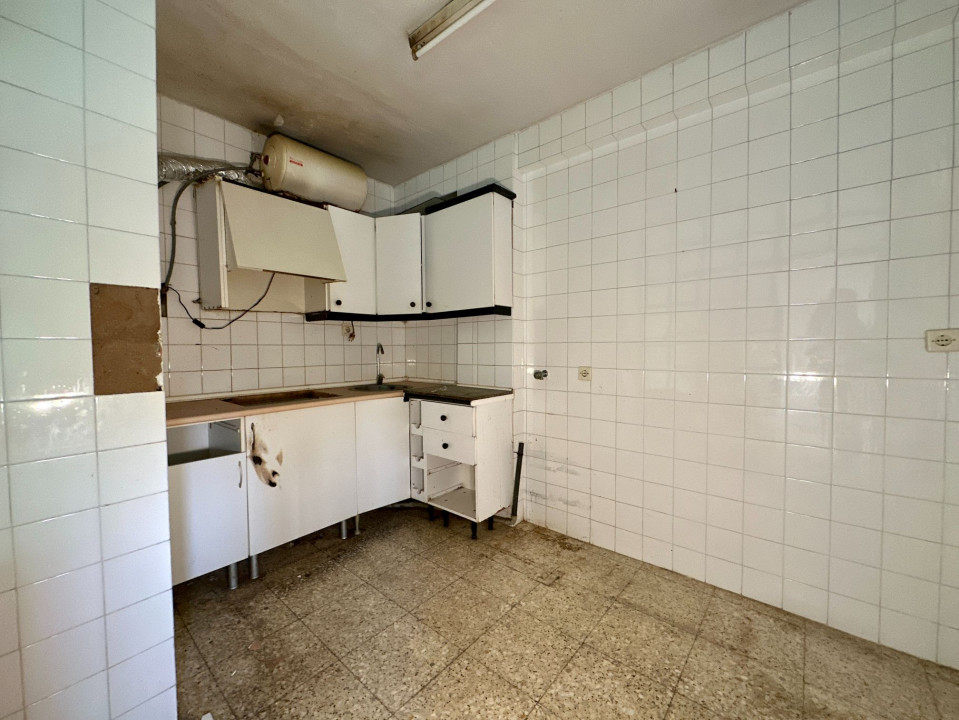 Apartament de renovat pe malul marii