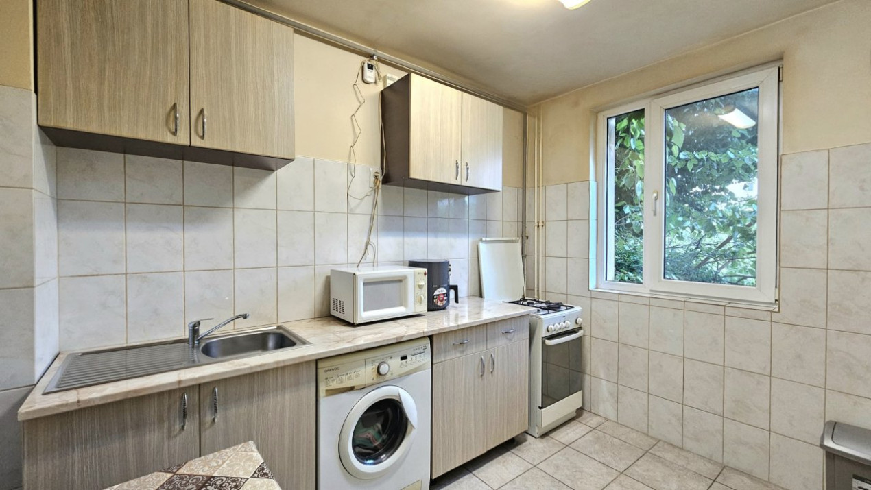 Apartament decomandat etaj 1 vedere libera 