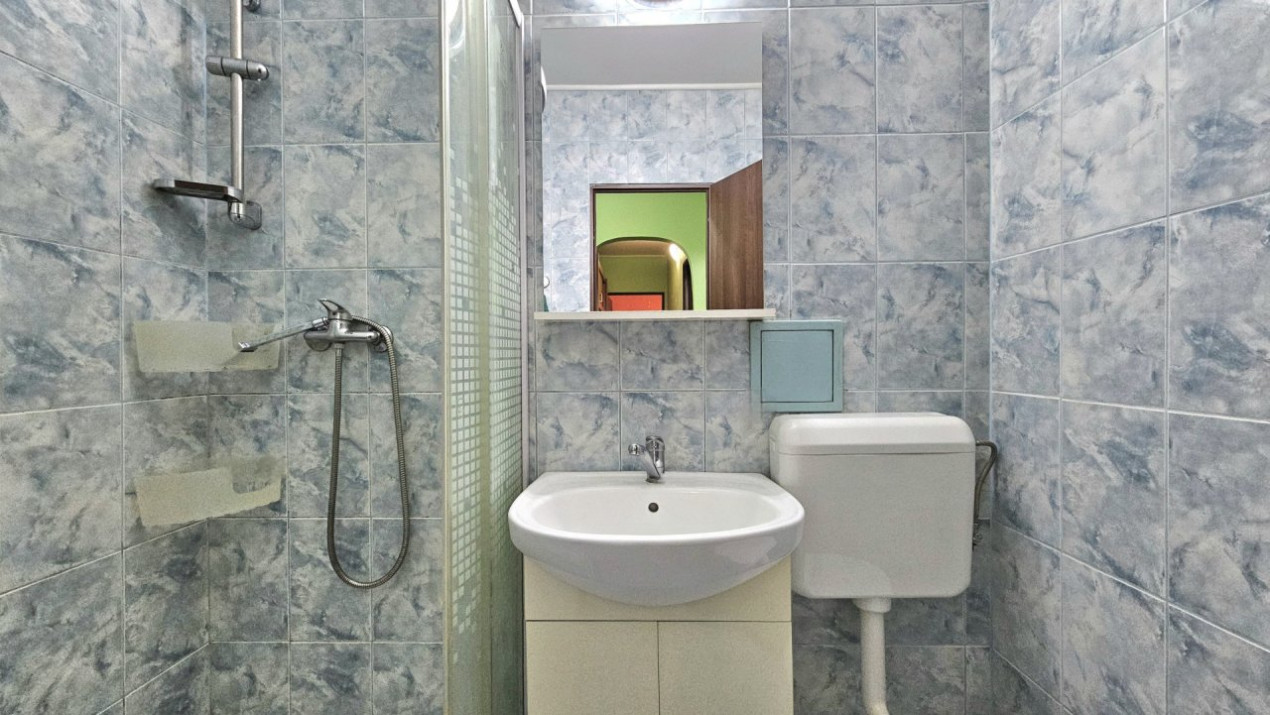 Apartament decomandat etaj 1 vedere libera 