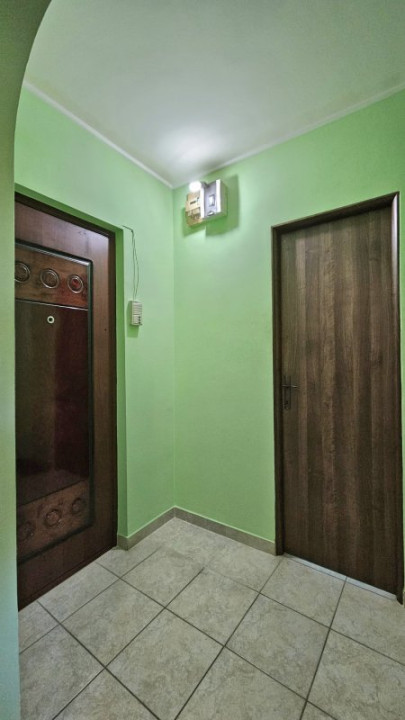 Apartament decomandat etaj 1 vedere libera 