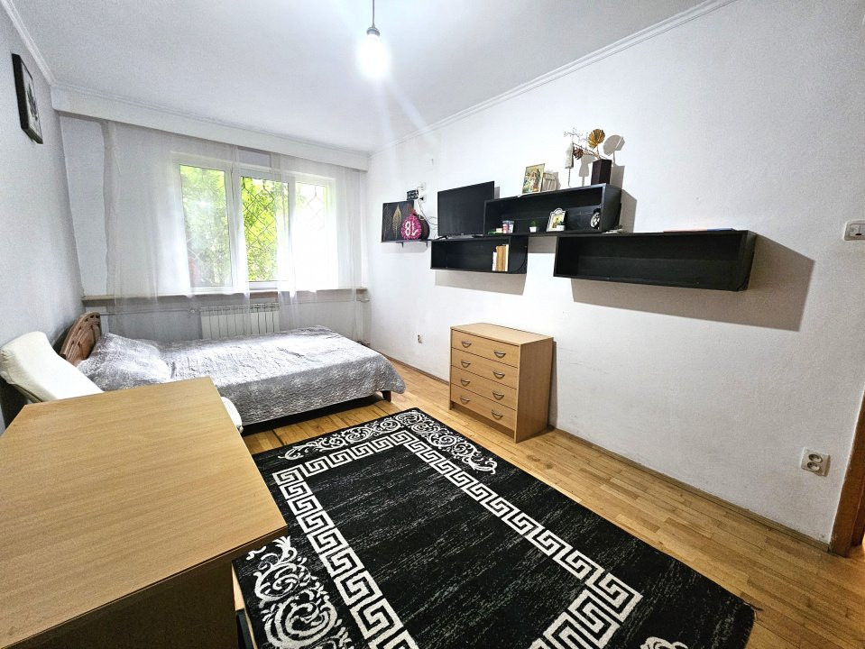 De vanzare 3 camere(cu gradina) - Iuliu Maniu vis-a-vis de Petrom