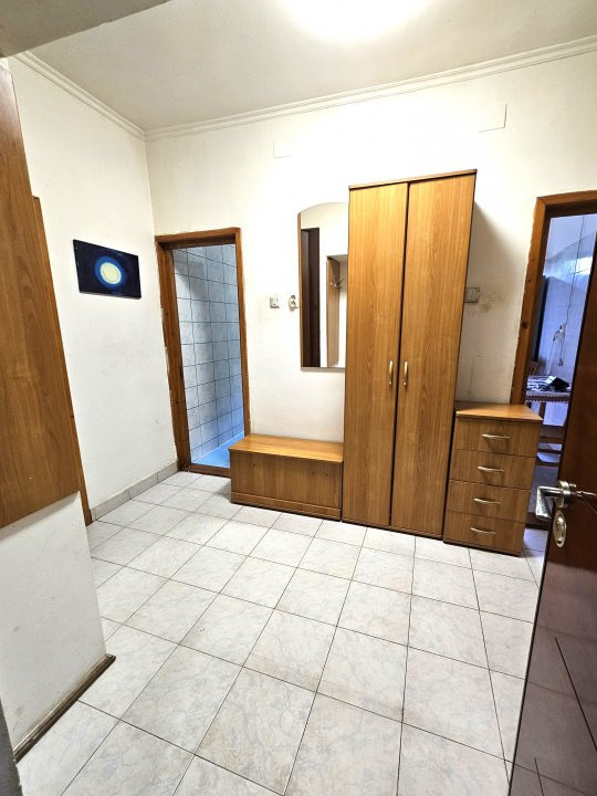 De vanzare 3 camere(cu gradina) - Iuliu Maniu vis-a-vis de Petrom