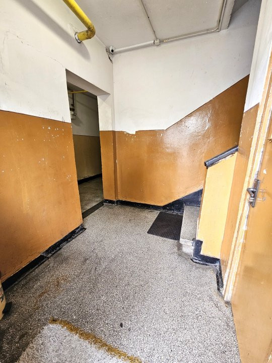 De vanzare 3 camere(cu gradina) - Iuliu Maniu vis-a-vis de Petrom