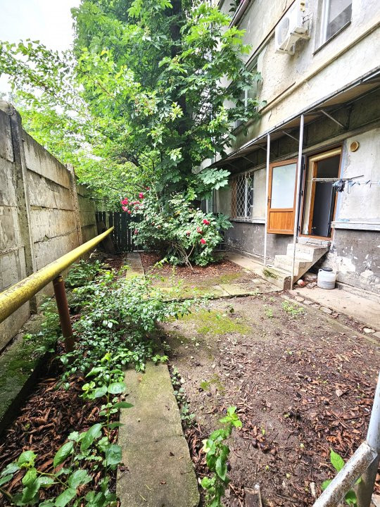 De vanzare 3 camere(cu gradina) - Iuliu Maniu vis-a-vis de Petrom