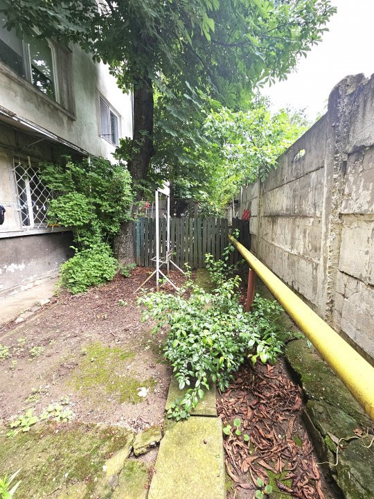 De vanzare 3 camere(cu gradina) - Iuliu Maniu vis-a-vis de Petrom
