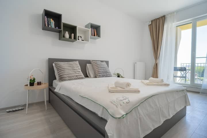 Decomandata - Complet mobilata si utilata  - loc parcare suprateran 