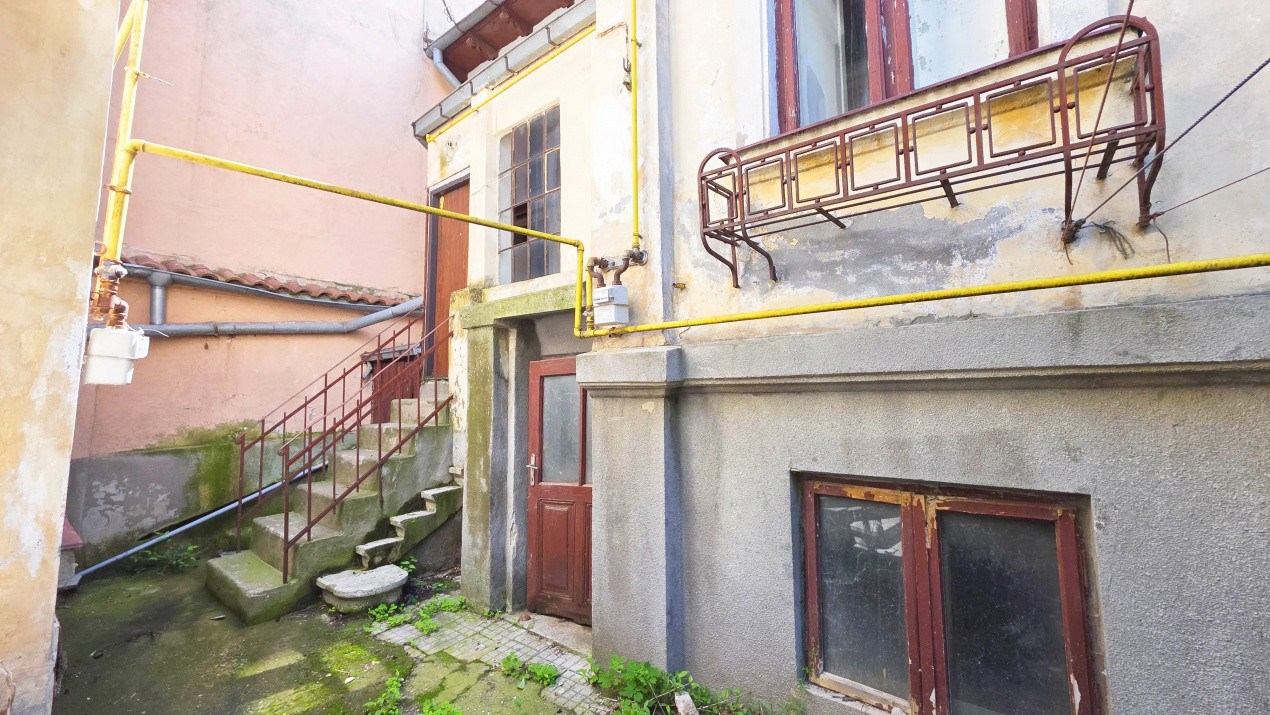 Uranus - O casă cu povești de scris, nu doar pereți de renovat!