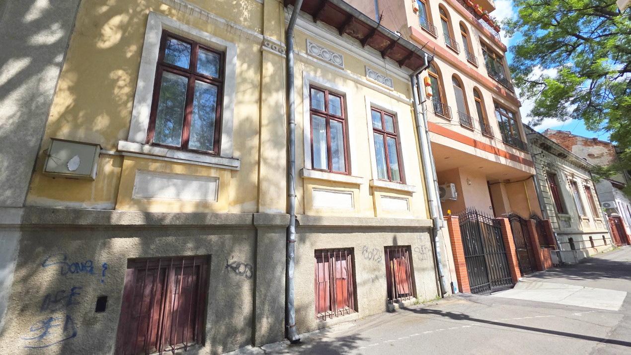 Uranus - O casă cu povești de scris, nu doar pereți de renovat!