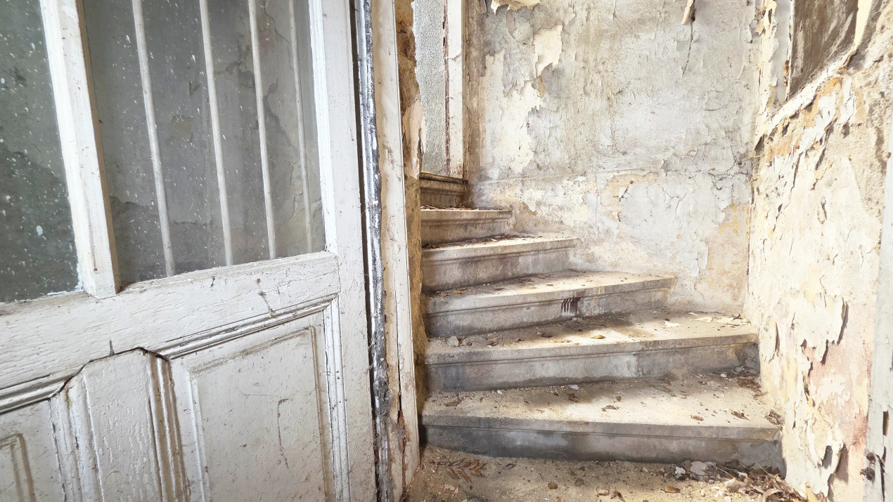 Uranus - O casă cu povești de scris, nu doar pereți de renovat!