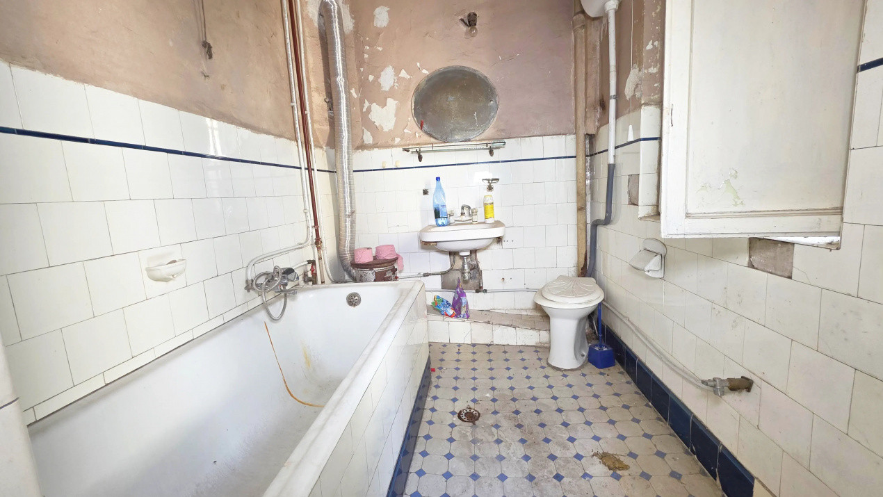 Uranus - O casă cu povești de scris, nu doar pereți de renovat!