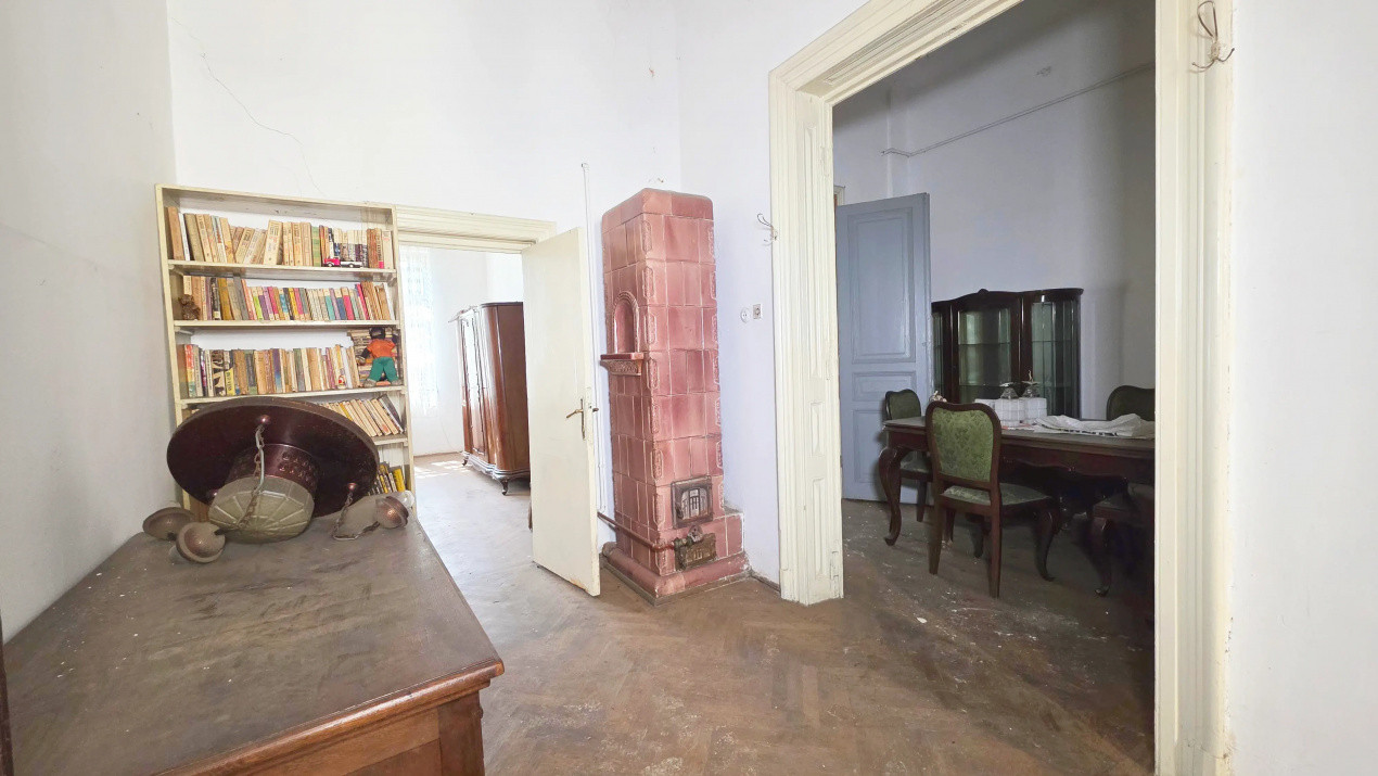 Uranus - O casă cu povești de scris, nu doar pereți de renovat!