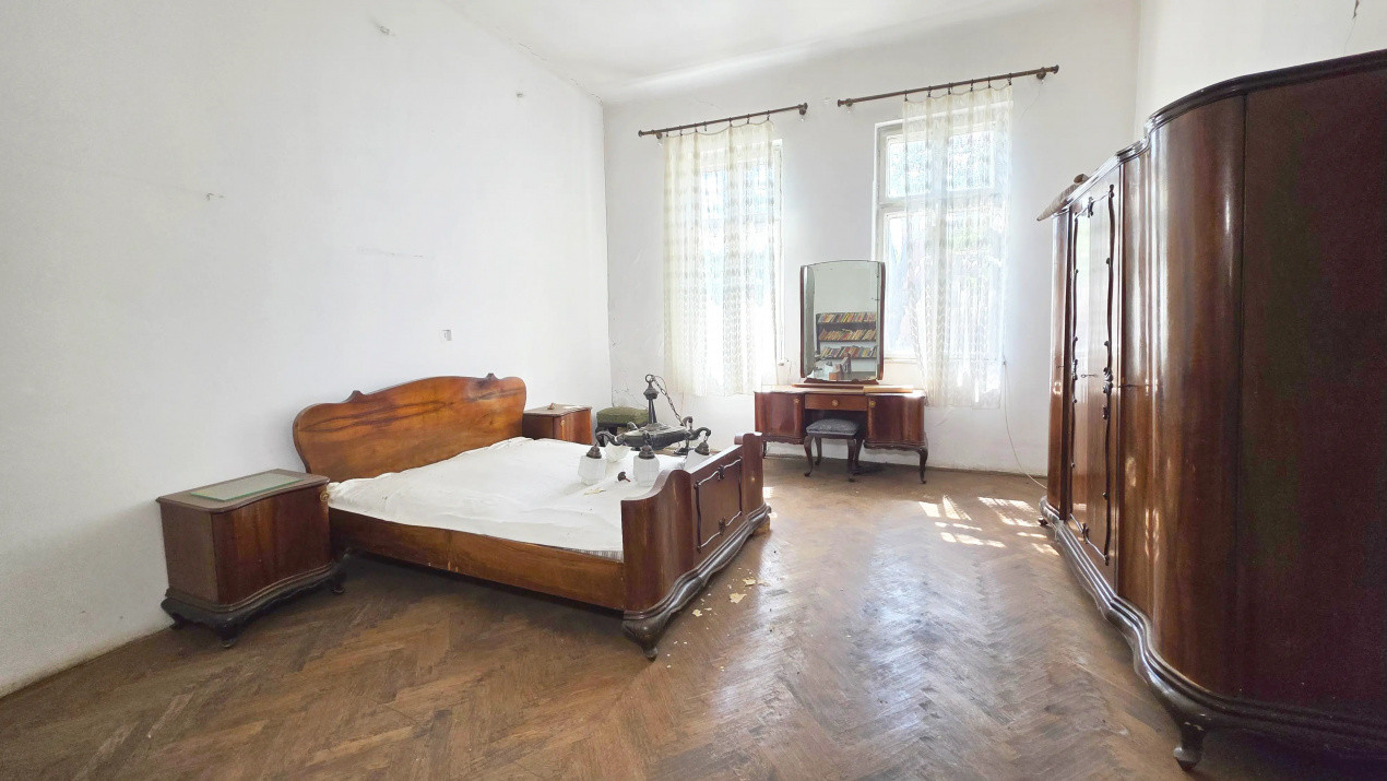 Uranus - O casă cu povești de scris, nu doar pereți de renovat!